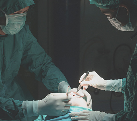 La cirugía endoscópica nasal es un proceso sencillo y rápido Paciente sometido a cirugía endoscópica nasal
